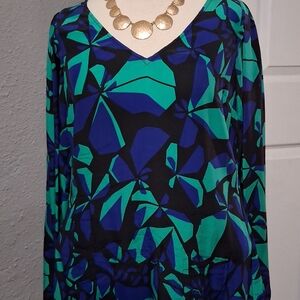 Chic V-Neck Geometric Blouse in Black and Green